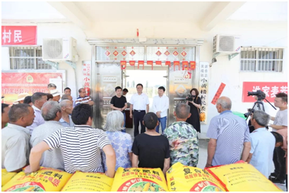 秋种化肥进农户 精准扶贫及时雨 | 花花牛集团精准扶贫在行动